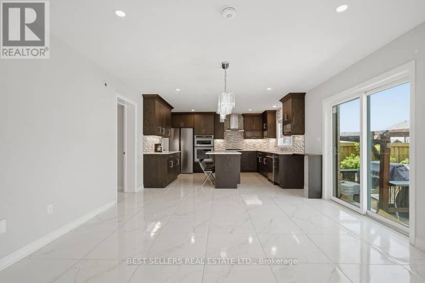 22 Weir Crescent — photo 13 of 40