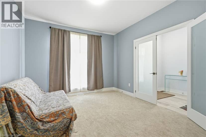 35 BUTLERS Drive N — photo 6 of 34