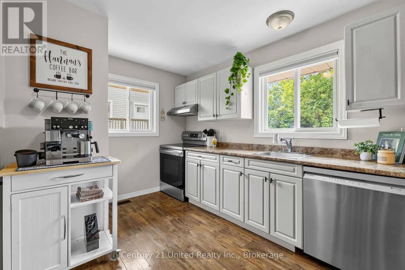 107 Strickland Street — photo 5 of 29