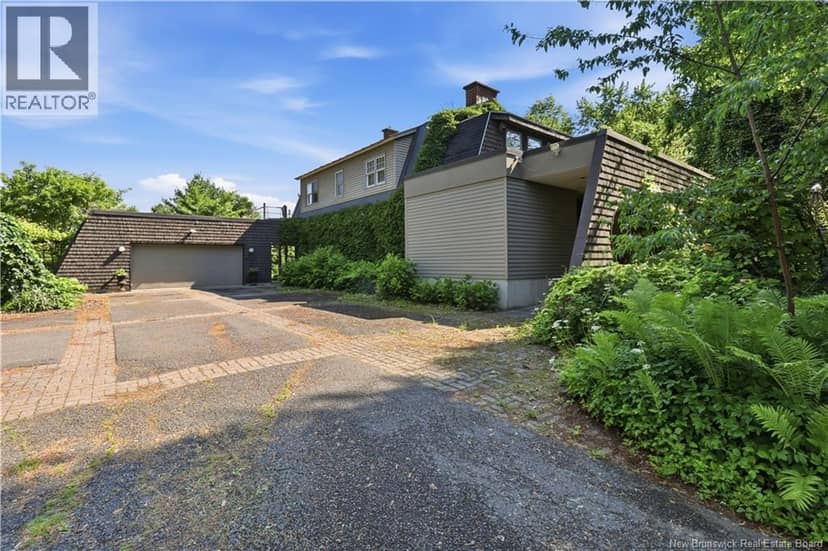 1421 Woodstock Road — photo 5 of 40