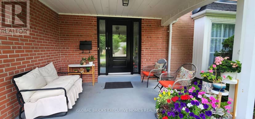 23 Whitefriars Drive — photo 3 of 28