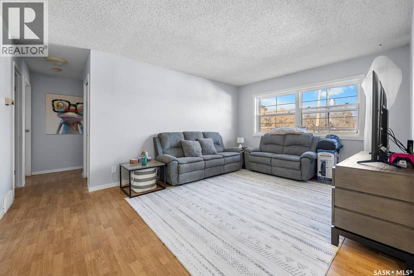 4008 Dewdney Avenue — photo 4 of 27