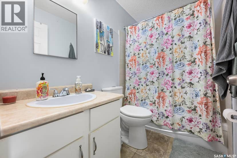 4008 Dewdney Avenue — photo 11 of 27