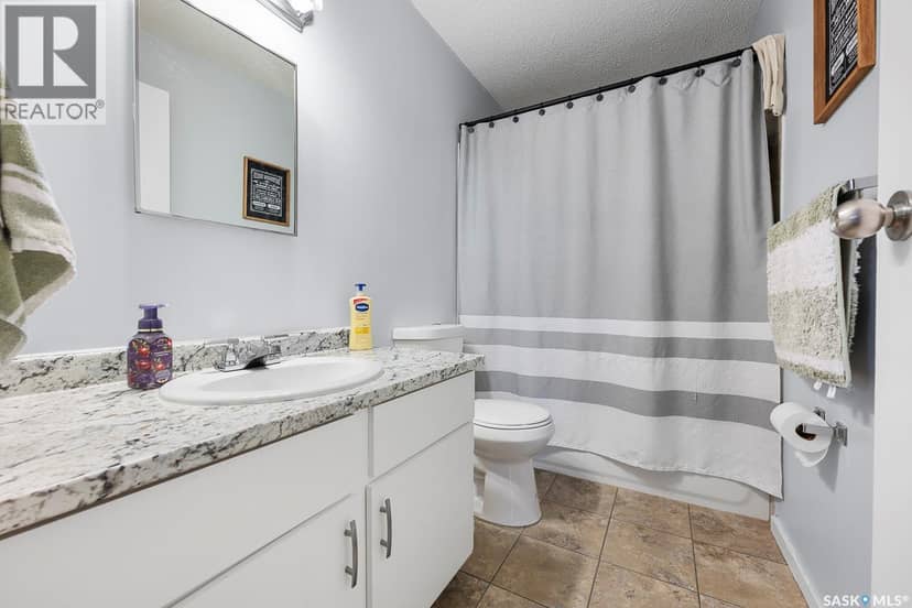 4008 Dewdney Avenue — photo 9 of 27
