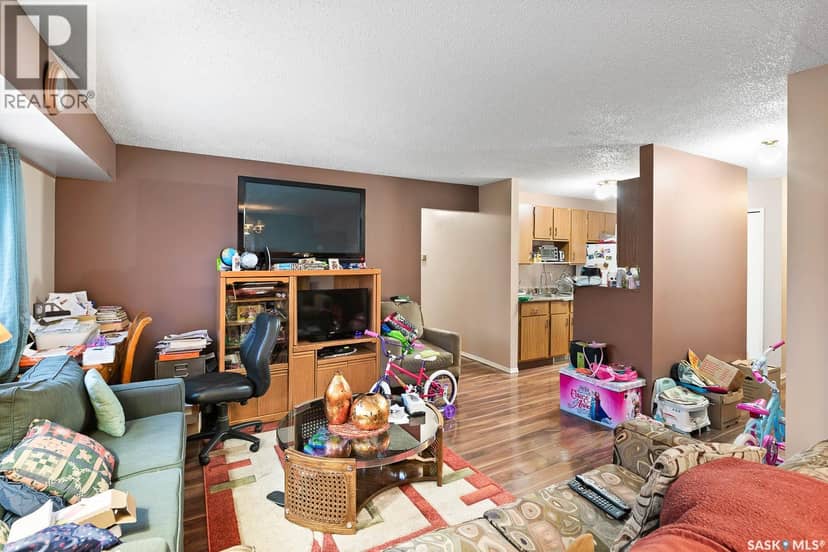 4008 Dewdney Avenue — photo 14 of 27