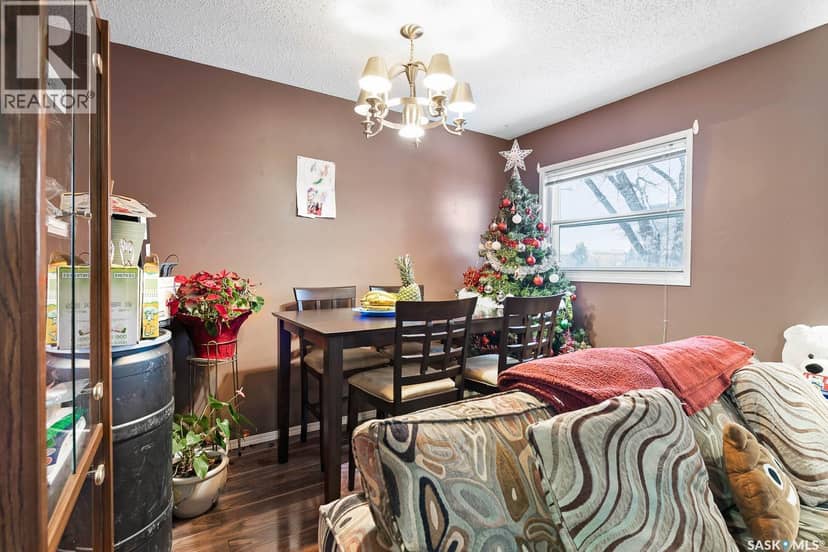 4008 Dewdney Avenue — photo 13 of 27