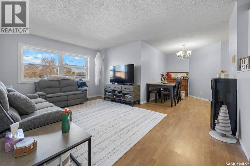 4008 Dewdney Avenue — photo 5 of 27