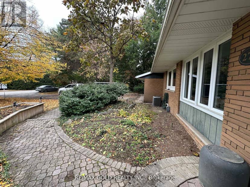 275 Eastcourt Road — photo 3 of 30