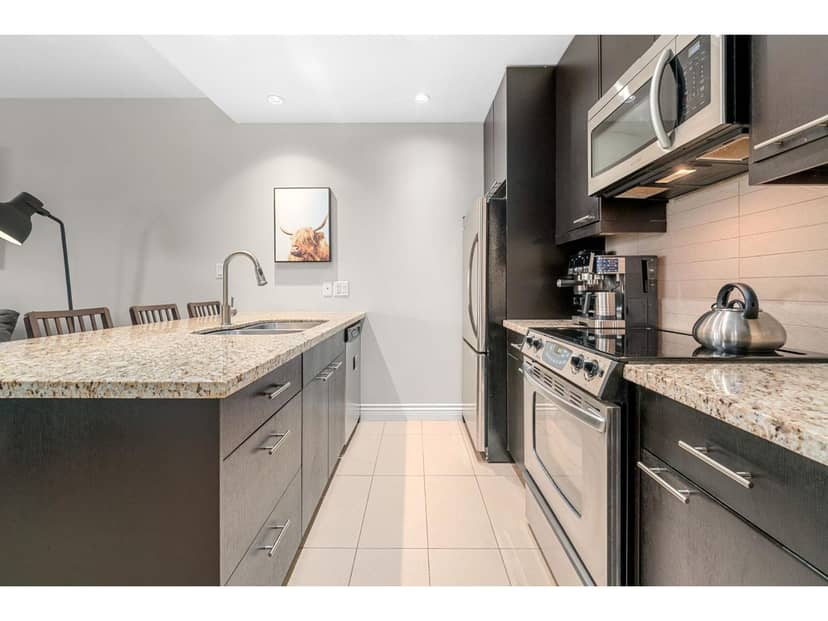203 2970 King George Boulevard, Surrey, photo 5