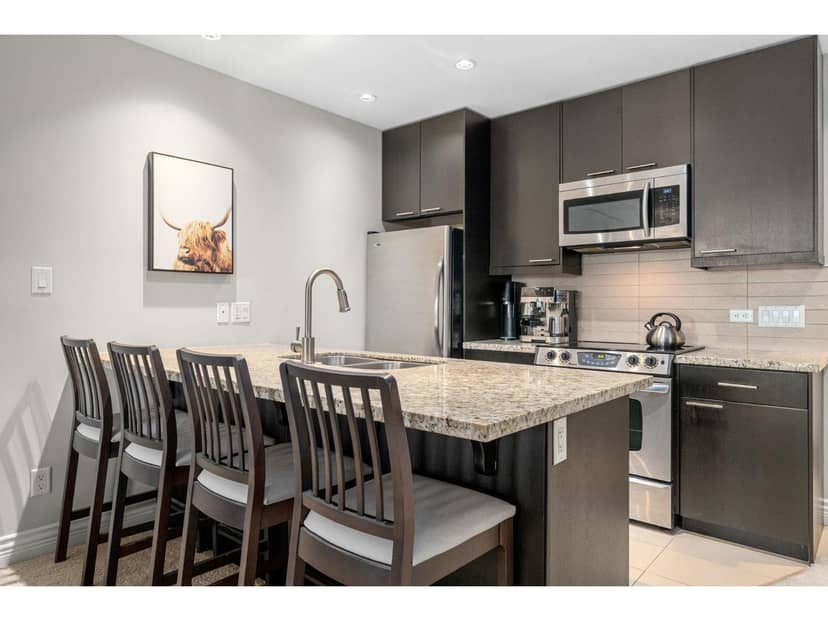 203 2970 King George Boulevard, Surrey, photo 4