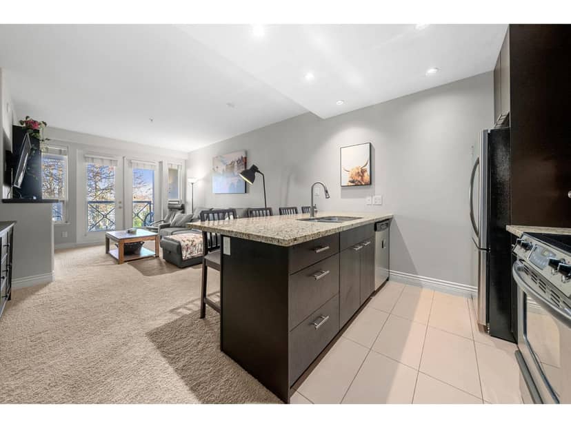 203 2970 King George Boulevard, Surrey, photo 2