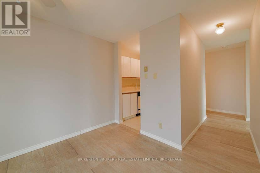 301 - 550 Talbot Place — photo 15 of 17