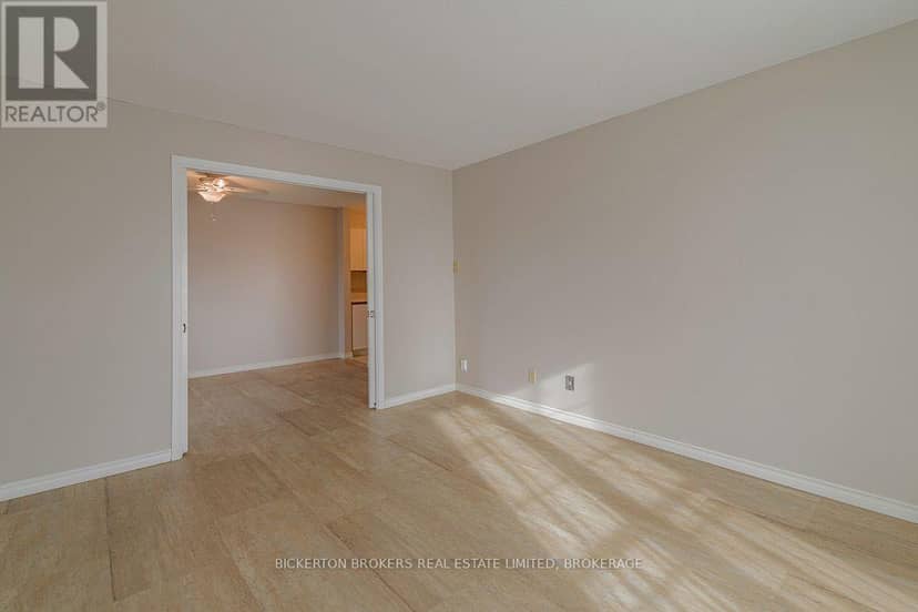 301 - 550 Talbot Place — photo 16 of 17