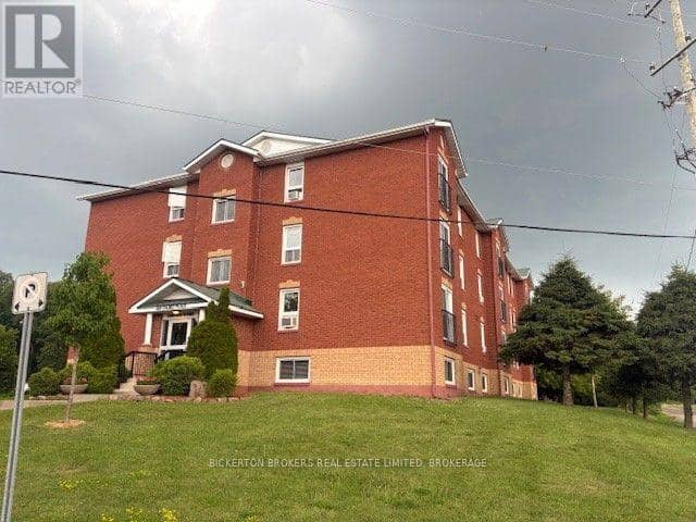301 - 550 Talbot Place, Gananoque, photo 2