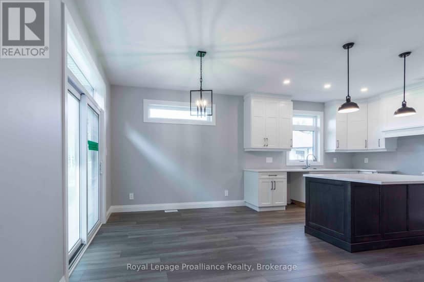 31 Mackenzie John Crescent — photo 10 of 25