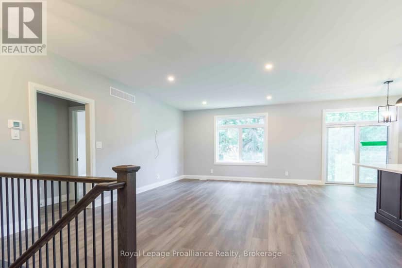31 Mackenzie John Crescent — photo 3 of 25