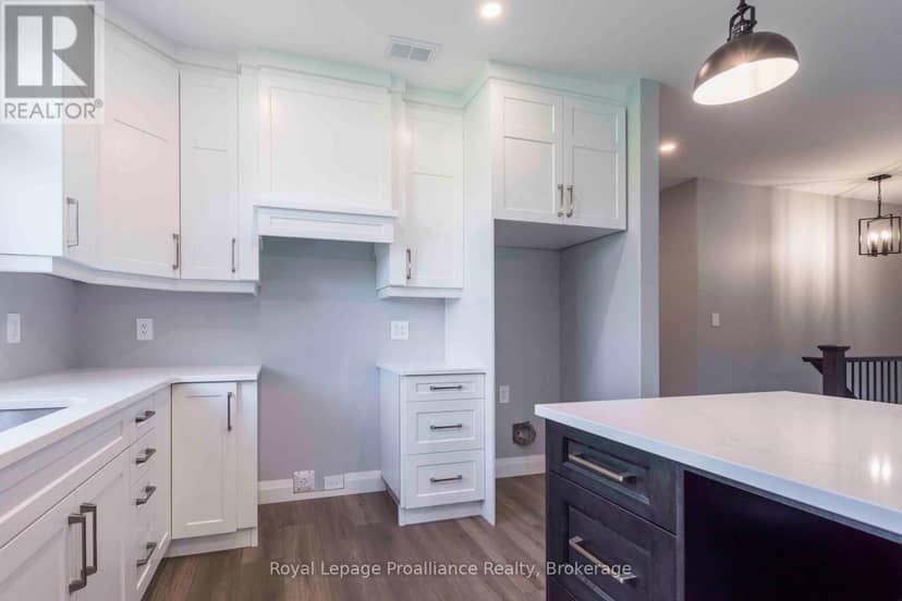 31 Mackenzie John Crescent — photo 8 of 25