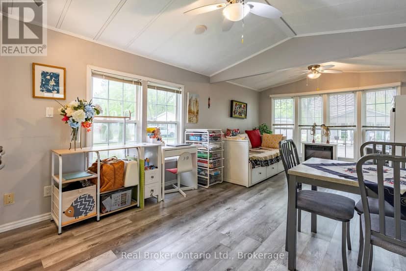 236 - 580 Beaver Creek Road — photo 10 of 28