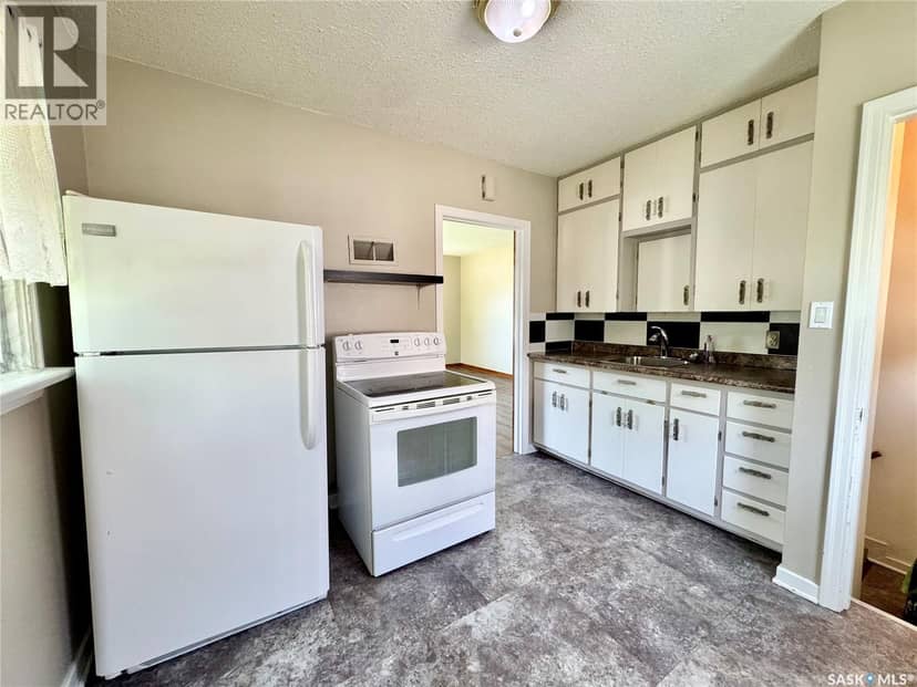 537 9th STREET E, Prince Albert, photo 2