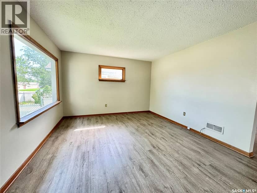 537 9th STREET E, Prince Albert, photo 4