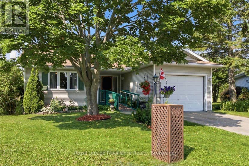 12 Reynolds Place, Prince Edward County, photo 2