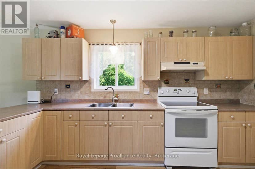 12 Reynolds Place, Prince Edward County, photo 7