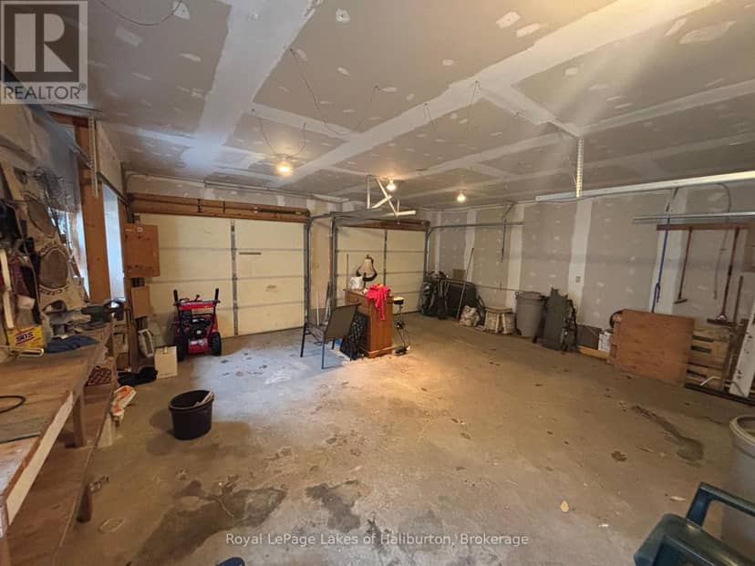 3040 Haliburton Lake Road — photo 37 of 40