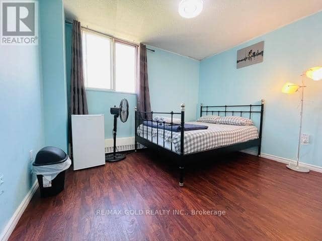 814 - 50 Lotherton Parkway — photo 10 of 17