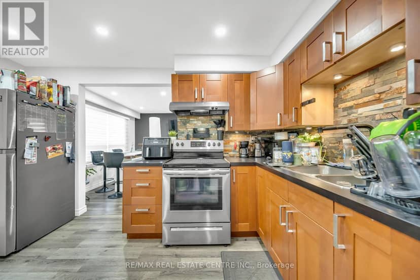 191 Margaret Avenue — photo 9 of 36