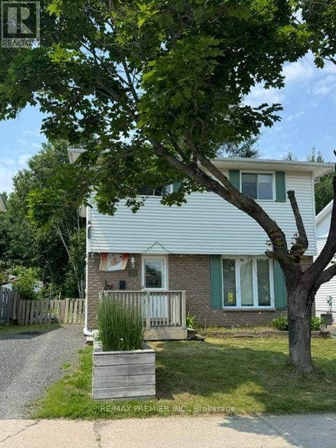 26 Hergott Avenue, Elliot Lake, photo 2