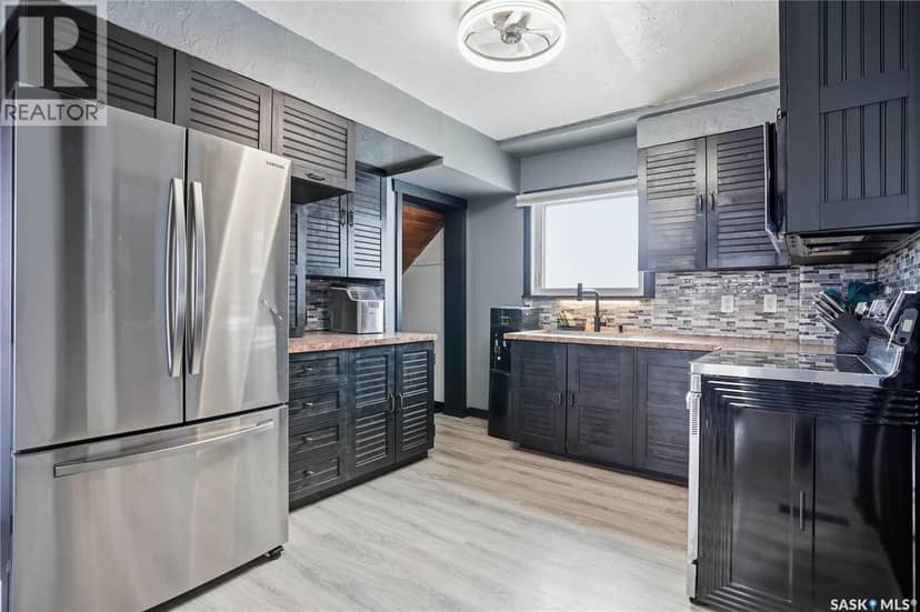 211 Martin STREET — photo 8 of 35