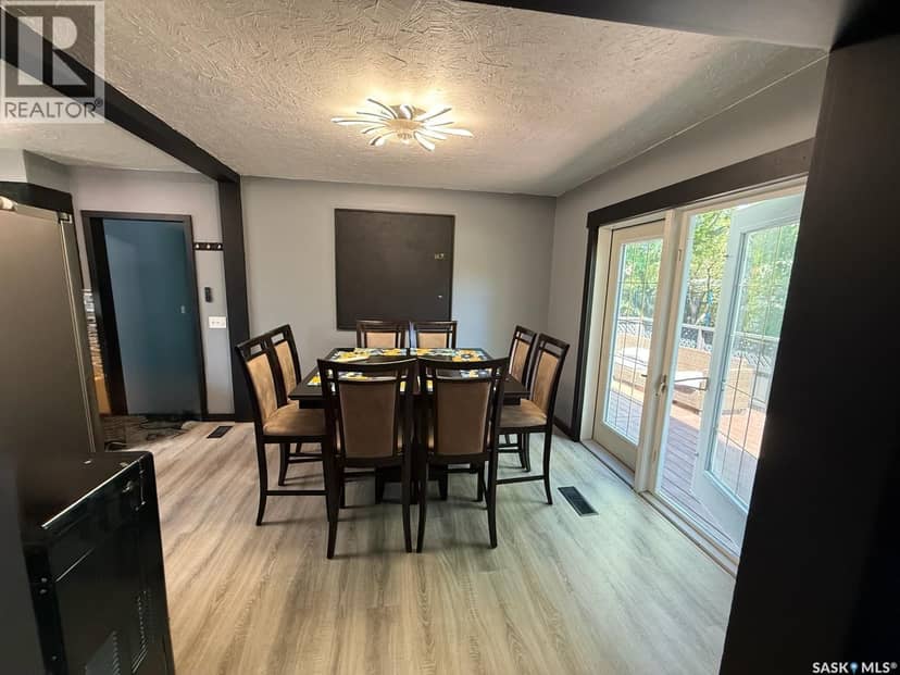 211 Martin STREET — photo 4 of 35