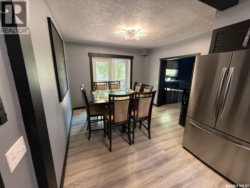 211 Martin STREET — photo 5 of 35