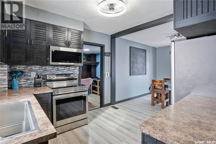 211 Martin STREET — photo 11 of 35