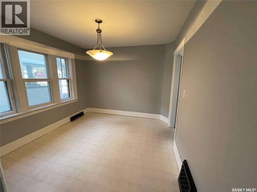 51 Tupper AVENUE — photo 6 of 40
