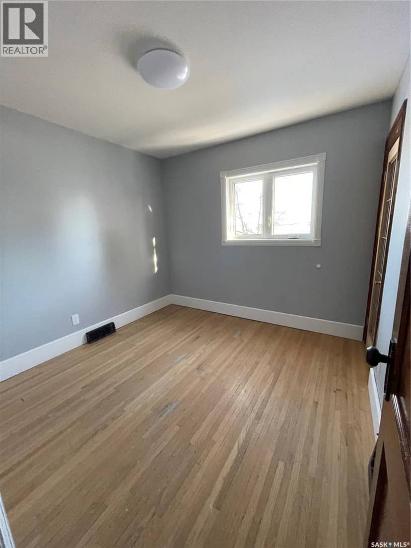 51 Tupper AVENUE — photo 11 of 40