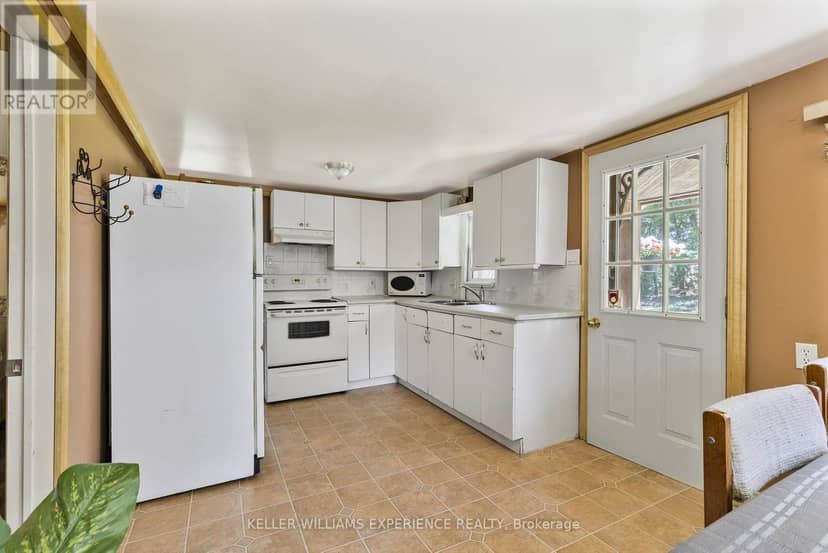 10 Simcoe Road — photo 9 of 24