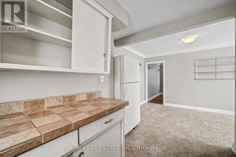 68 Queen Street S — photo 14 of 40