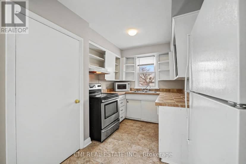 68 Queen Street S — photo 15 of 40