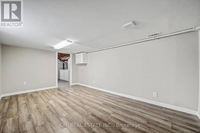 68 Queen Street S — photo 36 of 40