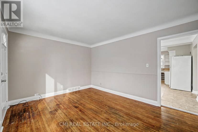 68 Queen Street S — photo 7 of 40