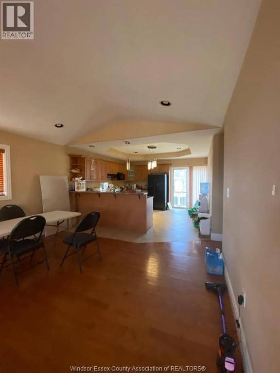 4518 Helsinki Crescent — photo 6 of 18