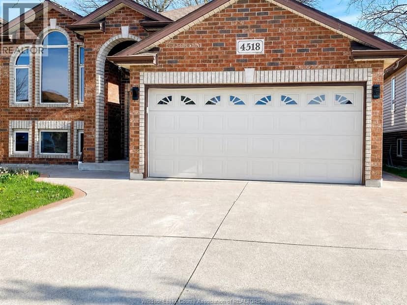 4518 Helsinki Crescent — photo 3 of 18