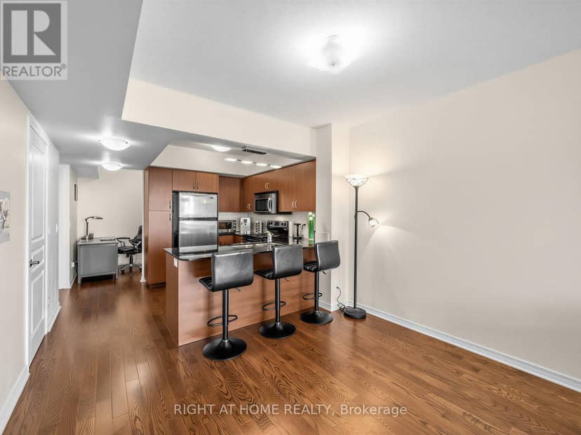 1601 - 15 Legion Road — photo 10 of 33