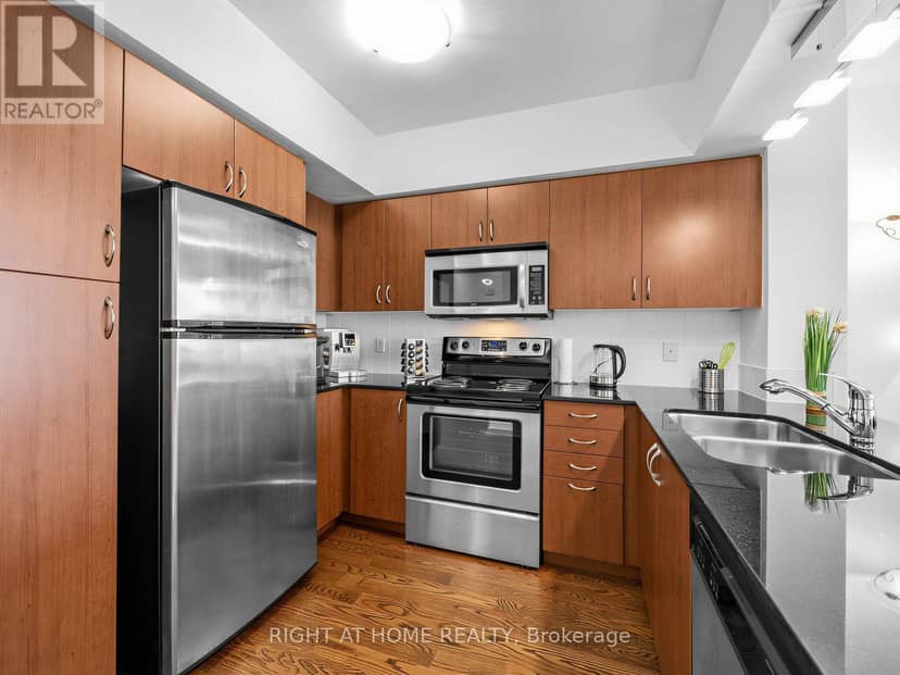 1601 - 15 Legion Road — photo 13 of 33
