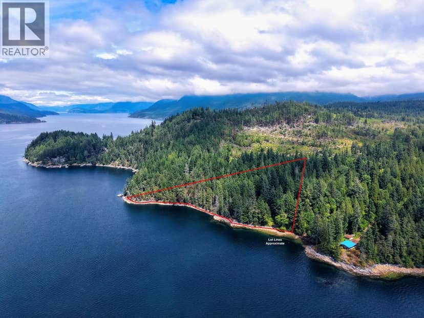 6787 SECHELT INLET ROAD, Sechelt, photo 2