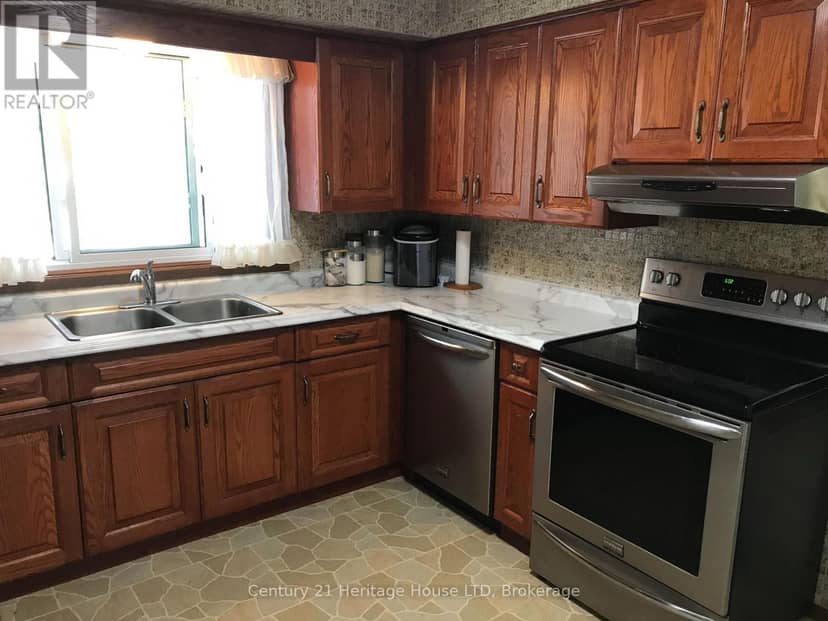 938 Ferndale Avenue — photo 5 of 27
