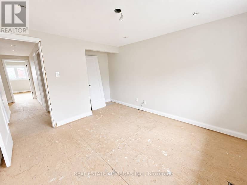 238 Braymore Boulevard — photo 14 of 20
