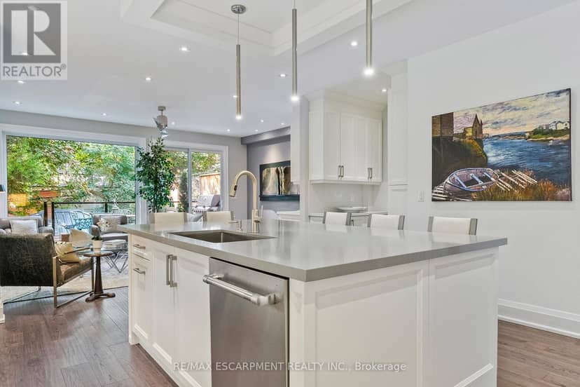 24 Cayuga Avenue — photo 12 of 40