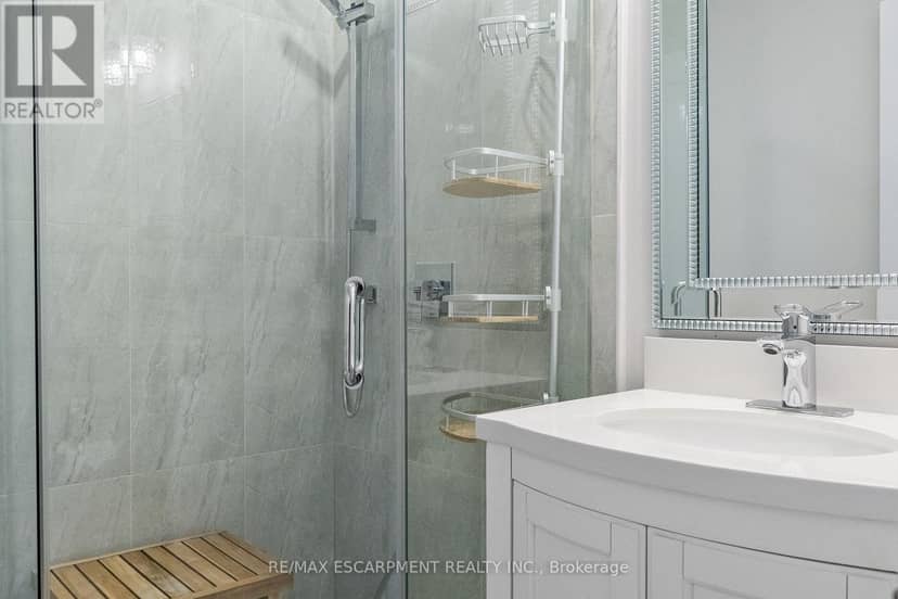 24 Cayuga Avenue — photo 28 of 40
